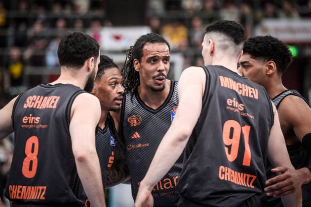 Kevin Yebo (Niners Chemnitz, 00), Mitte mit vlnr.: Jordan Schakel (Niners Chemnitz, 08), Nike Sibande (Niners Chemnitz, 02), Yordan Minchev (Niners Chemnitz, 91) und Kostja Mushidi (Niners Chemnitz, 11) GER, MHP Riesen Ludwigsburg vs. Niners Chemnitz, Basketball Bundesliga, easycredit BBL, 27. Spieltag, Spielzeit 2025 2026, 01.04.2026 GER, MHP Riesen Ludwigsburg vs. Niners Chemnitz, Basketball Bundesliga, easycredit BBL, 27. Spieltag, Spielzeit 2025 2026, 01.04.2026 Ludwigsburg Copyright: xSandyxDinkelackerx EP_SDR