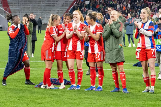 Siegesjubel nach dem 2:1, FC Bayern Frauen, FC Bayern Frauen - Manchester United, ManU Fussball, Champions League Viertelfinale Rueckspiel, 01.04.2026 DFB regulations prohibit any use of photographs as image sequences and or quasi-video Muenchen Bayern Deutschland