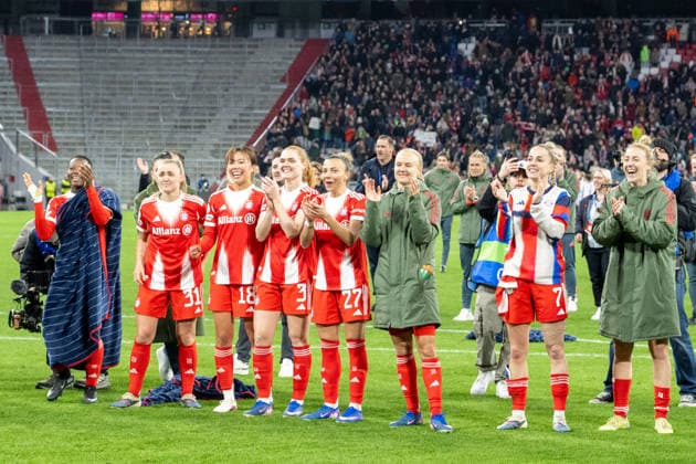 Siegesjubel nach dem 2:1, FC Bayern Frauen, FC Bayern Frauen - Manchester United, ManU Fussball, Champions League Viertelfinale Rueckspiel, 01.04.2026 DFB regulations prohibit any use of photographs as image sequences and or quasi-video Muenchen Bayern Deutschland