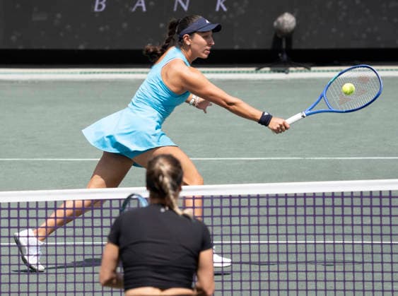 April 1, 2026: Jessica Pegula (USA) and Yulia Putintseva (KAZ) split the first two sets 6-4, 4-6 at the Credit One Charleston Open being played at Credit One Staduim in Charleston, South Carolina USA Ã‚ Tennisclix Charleston USA - ZUMAc04_ 20260401_zma_c04_064 Copyright: xLesliexBillmanx