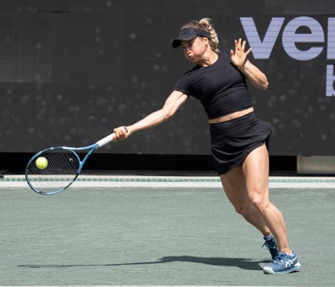 April 1, 2026: Jessica Pegula (USA) and Yulia Putintseva (KAZ) split the first two sets 6-4, 4-6 at the Credit One Charleston Open being played at Credit One Staduim in Charleston, South Carolina USA Ã‚ Tennisclix TENNIS 2026: Credit One Charleston Open April 1  - ZUMAc04_ 20260401_zma_c04_061 Copyright: xLesliexBillmanx