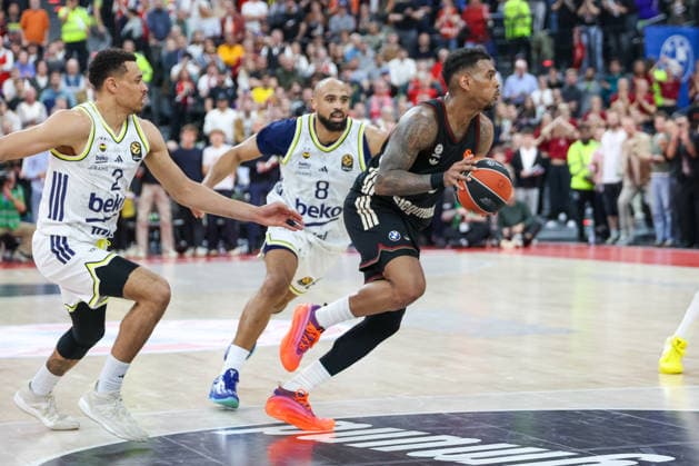 Xavier Rathan-Mayes (FC Bayern Basketball, 04) mit Wade Baldwin (Fenerbahce Beko Istanbul, 02) und Talen Horton Tucker (Fenerbahce Beko Istanbul, 08), GER, FC Bayern Basketball vs. Fenerbahce Beko Istanbul, Basketball, Euroleague, 35. Spieltag, Saison 2025 2026, 01.04.2026, GER, FC Bayern Basketball vs. Fenerbahce Beko Istanbul, Basketball, Euroleague, 35. Spieltag, Saison 2025 2026, 01.04.2026 Muenchen Copyright: xEibner-Pressefoto JennixMaulx EP_JML
