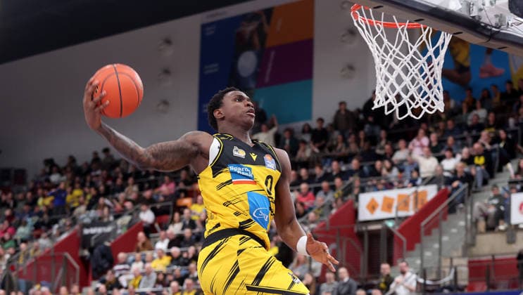 Ludwigsburg , easyCredit Basketball Bundesliga MHP Riesen Ludwigsburg vs. Niners Chemnitz , Babacar Sane ( Riesen )