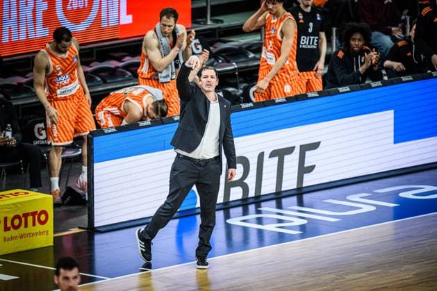 Neu Ulm, Deutschland, 01.04.26: Head Coach Ty Harrelson (ratiopharm ulm) gestikuliert, gestik waehrend des Basketball Bundesliga Spiels zwischen ratiopharm ulm vs Syntainics MBC in der ratiopharm Arena am 01. April 2026 in Neu Ulm, Deutschland. (Foto von Harry Langer DeFodi Images) ratiopharm Arena, Germany, 01.04.26: Head Coach Ty Harrelson (ratiopharm ulm) gestures during the Basketball Bundesliga match between ratiopharm ulm vs Syntainics MBC at Neu Ulm on April 1, 2026 in ratiopharm Arena, Germany. (Photo by Harry Langer DeFodi Images) (Photo by Harry Langer DeFodi Images) -