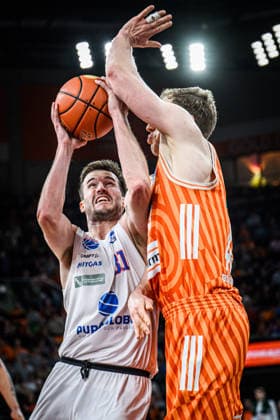 Neu Ulm, Deutschland, 01.04.26: Spencer Reaves (Syntainics MBC) und Christian Sengfelder (ratiopharm ulm) im Zweikampf waehrend des Basketball Bundesliga Spiels zwischen ratiopharm ulm vs Syntainics MBC in der ratiopharm Arena am 01. April 2026 in Neu Ulm, Deutschland. (Foto von Harry Langer DeFodi Images) ratiopharm Arena, Germany, 01.04.26: Spencer Reaves (Syntainics MBC) und Christian Sengfelder (ratiopharm ulm) battle for the ball during the Basketball Bundesliga match between ratiopharm ulm vs Syntainics MBC at Neu Ulm on April 1, 2026 in ratiopharm Arena, Germany. (Photo by Harry Langer DeFodi Images) (Photo by Harry Langer DeFodi Images) -