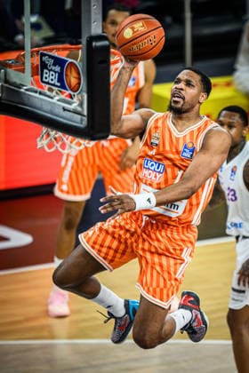 Neu Ulm, Deutschland, 01.04.26: Justin Simon (ratiopharm ulm) in Aktion, am Ball, Einzelaktion waehrend des Basketball Bundesliga Spiels zwischen ratiopharm ulm vs Syntainics MBC in der ratiopharm Arena am 01. April 2026 in Neu Ulm, Deutschland. (Foto von Harry Langer DeFodi Images) ratiopharm Arena, Germany, 01.04.26: Justin Simon (ratiopharm ulm) controls the Ball during the Basketball Bundesliga match between ratiopharm ulm vs Syntainics MBC at Neu Ulm on April 1, 2026 in ratiopharm Arena, Germany. (Photo by Harry Langer DeFodi Images) (Photo by Harry Langer DeFodi Images) -