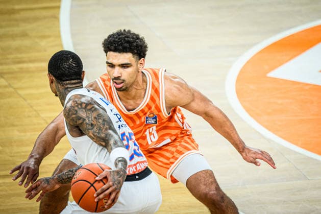 Neu Ulm, Deutschland, 01.04.26: Charles Callison (Syntainics MBC) und Mark Smith (ratiopharm ulm) im Zweikampf waehrend des Basketball Bundesliga Spiels zwischen ratiopharm ulm vs Syntainics MBC in der ratiopharm Arena am 01. April 2026 in Neu Ulm, Deutschland. (Foto von Harry Langer DeFodi Images) ratiopharm Arena, Germany, 01.04.26: Charles Callison (Syntainics MBC) und Mark Smith (ratiopharm ulm) battle for the ball during the Basketball Bundesliga match between ratiopharm ulm vs Syntainics MBC at Neu Ulm on April 1, 2026 in ratiopharm Arena, Germany. (Photo by Harry Langer DeFodi Images) (Photo by Harry Langer DeFodi Images) -