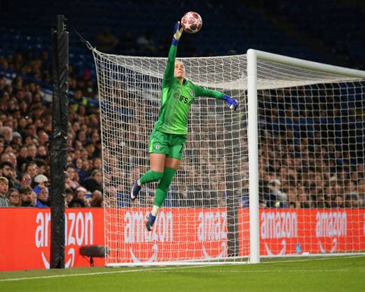 LONDON, ENGLAND - APRIL 01: Goalkeeper Hannah Hampton of Chelsea jumps to claim the ball during the UEFA Womens Champions League 2025 26 Quarter Final Second Leg match between Chelsea and Arsenal at Stamford Bridge on April 01, 2026 in London, England.  Copyright: xJayxPatel SPPx Sportspressphoto_SPR122736