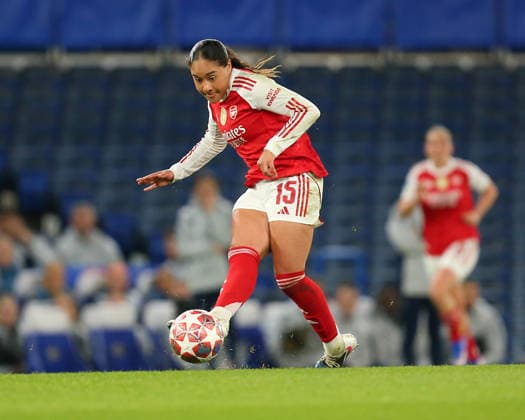 LONDON, ENGLAND - APRIL 01: Olivia Smith of Arsenal passes the ball during the UEFA Womens Champions League 2025 26 Quarter Final Second Leg match between Chelsea and Arsenal at Stamford Bridge on April 01, 2026 in London, England.  Copyright: xJayxPatel SPPx Sportspressphoto_SPR122737