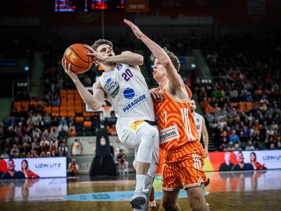 Neu Ulm, Deutschland, 01.04.26: Perttu Blomgren (Syntainics MBC) und Tobias Jensen (ratiopharm ulm) im Zweikampf waehrend des Basketball Bundesliga Spiels zwischen ratiopharm ulm vs Syntainics MBC in der ratiopharm Arena am 01. April 2026 in Neu Ulm, Deutschland. (Foto von Harry Langer DeFodi Images) ratiopharm Arena, Germany, 01.04.26: Perttu Blomgren (Syntainics MBC) und Tobias Jensen (ratiopharm ulm) battle for the ball during the Basketball Bundesliga match between ratiopharm ulm vs Syntainics MBC at Neu Ulm on April 1, 2026 in ratiopharm Arena, Germany. (Photo by Harry Langer DeFodi Images) (Photo by Harry Langer DeFodi Images) -