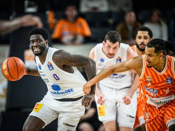 Neu Ulm, Deutschland, 01.04.26: Khyri Thomas (Syntainics MBC) und Nelson Weidemann (ratiopharm ulm) im Zweikampf waehrend des Basketball Bundesliga Spiels zwischen ratiopharm ulm vs Syntainics MBC in der ratiopharm Arena am 01. April 2026 in Neu Ulm, Deutschland. (Foto von Harry Langer DeFodi Images) ratiopharm Arena, Germany, 01.04.26: Khyri Thomas (Syntainics MBC) und Nelson Weidemann (ratiopharm ulm) battle for the ball during the Basketball Bundesliga match between ratiopharm ulm vs Syntainics MBC at Neu Ulm on April 1, 2026 in ratiopharm Arena, Germany. (Photo by Harry Langer DeFodi Images) (Photo by Harry Langer DeFodi Images) -
