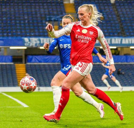 Chelsea Women v Arsenal Women UEFA Womens Champions League Lucy Bronze of Chelsea Women pressures Stina Blackstenius of Arsenal Women during the UEFA Womens Champions League Quarter-final Second Leg match at Stamford Bridge, London 01 04 2026 UK Newspapers OUT Copyright: xNickxEmmersonx FIL-23224-0007