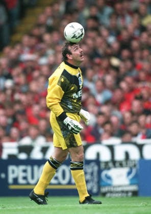 Manchester United, ManU V Everton, FA Cup Final Neville Southall of Everton on the ball during the FA Cup Final match between Manchester United and Everton at Wembley Stadium on May 20, 1995 in London, England. London Wembley Stadium England United Kingdom Copyright: xAllstarxPicturexLibraryxLtdx