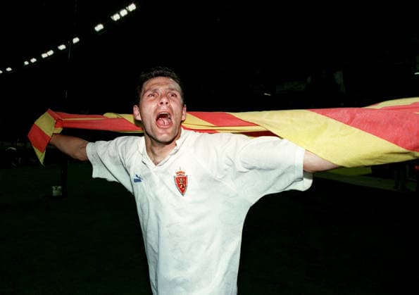 Arsenal V Real Zaragoza, UEFA Cup Winners Cup Final Gustavo Poyet of Real Zaragoza Celebrtates after winning the UEFA Cup Winners Cup Final match between Arsenal and Real Zaragoza at Parc Des Princes on May 10, 1995 in Paris, France . Paris Parc Des Princes France France Copyright: xAllstarxPicturexLibraryxLtdx