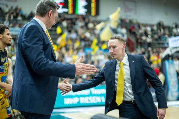 Kenneth Desloovere (MHP RIESEN Ludwigsburg, Co-Coach), Mikko Riipinen (MHP RIESEN Ludwigsburg, Head-Coach), GER, MHP RIESEN Ludwigsburg vs. Niners Chemnitz, Basketball Bundesliga, easycredit BBL, 27. Spieltag, Spielzeit 2025 2026, 01.04.2026, GER, MHP RIESEN Ludwigsburg vs. Niners Chemnitz, Basketball Bundesliga, easycredit BBL, 27. Spieltag, Spielzeit 2025 2026, 01.04.2026 Ludwigsburg Copyright: xEibner-Pressefoto SaschaxWaltherx EP_EER