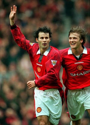 Manchester United, ManU V Barnsley, Premier League Ryan Giggs of Manchester United and David Beckham of Manchester United celebrate during the Premier League match between Manchester United and Barnsley at Old Trafford on October 25, 1997 in Manchester, England . Manchester Old Trafford England United Kingdom Copyright: xAllstarxPicturexLibraryxLtdx