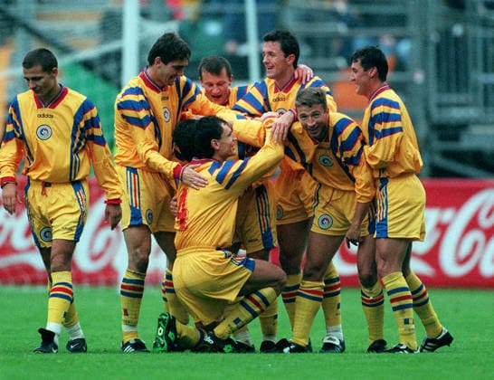 Republic Of Ireland V Romania, FIFA World Cup, WM, Weltmeisterschaft, Fussball Group 8 Romania Players including Anton Dobos, Gheorghe Popescu, Dan Petrescu, Viorel Moldovan celebrate during the FIFA World Cup Group 8 match between Republic Of Ireland and Romania at Lansdowne Road on October 11, 1997 in Dublin, Ireland. Dublin Lansdowne Road Ireland Ireland Copyright: xAllstarxPicturexLibraryxLtdx