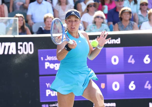 April 1, 2026, Charleston, South Carolina, USA: JESSICA PEGULA of USA during the match against Y. Putintseva of Kazakhstan in the second round of tennis tournament WTA, Tennis Damen 500 Charleston Open. Jessica Pegula won 4:6, 6:4, 7:5. Charleston Open 2026 - Jessica Pegula 4:6, 6:4, 7:5  - ZUMAc278 20260401_zsp_c278_018 Copyright: xMarcinxCholewinskix