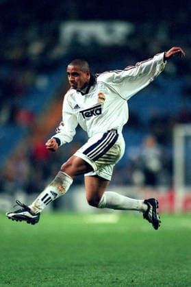 Real Madrid V Dynamo Kiev, Champions League Quarter-Finals 1st Leg Roberto Carlos of Real Madrid CF kicking during the Champions League Quarter-Finals 1st Leg match between Real Madrid and Dynamo Kiev at Santiago Bernabeu on March 3, 1999 in Madrid, Spain. Madrid Santiago Bernabeu Spain Spain Copyright: xAllstarxPicturexLibraryxLtdx