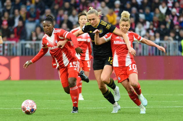 MUNICH, GERMANY - APRIL 1: Fridolina Rolfo (12 Manchester United, ManU fighting for the ball with Linda Dallmann (10 FC Bayern Munich) and Bernadette Amani (15 FC Bayern Munich) during the UEFA Womens Champions League quarter-final match between FC Bayern Munich and Manchester United at Allianz Arena in Munich, Germany. Copyright: xSvenxBeyrich SPPx Sportspressphoto_SPR122871