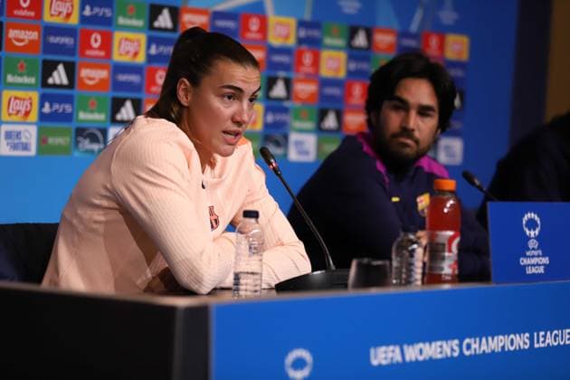 April 1, 2026, Sabadell, Barcelona, Spain: Barcelona Spain 01.04.2026 Patri Guijarro FC Barcelona, Barca speak during the prior training UEFA Womens Champions League between FC Barcelona and Real Madrid at Camp Nou on 01 April 2026 in Barcelona. Sabadell Spain - ZUMAu50_ 20260401_zsp_u50_049 Copyright: xXavixUrgelesx