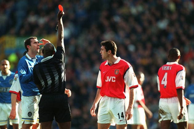 Everton V Arsenal, Premier League Don Hutchison of Everton is shown a Red card and sent off by referee Uriah Rennie during the Premier League match between Everton and Arsenal at Goodison Park on March 13, 1999 in Liverpool, England. Liverpool Goodison Park England United Kingdom Copyright: xAllstarxPicturexLibraryxLtdx
