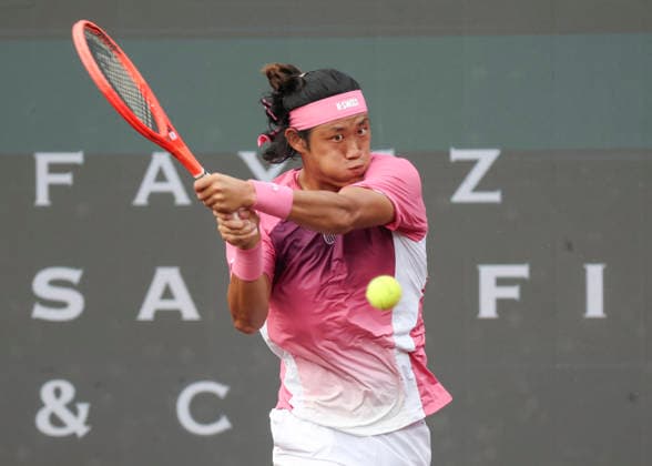 HOUSTON, TX - APRIL 01: Zhizhen Zhang (CHN) in action in the singles round of 16 match at the Men™s Clay Court Championship on April 1, 2026 at River Oaks Country Club in Houston, TX. (Photo by Leslie Plaza Johnson Icon Sportswire) TENNIS: APR 01 US Men s Clay Court Championship EDITORIAL USE ONLY Icon260401123