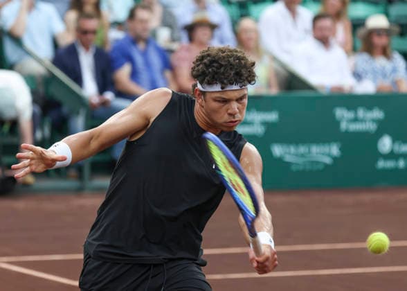 HOUSTON, TX - APRIL 01: Ben Shelton (USA) in action during the singles round of 16 match at the Men™s Clay Court Championship on April 1, 2026 at River Oaks Country Club in Houston, TX. (Photo by Leslie Plaza Johnson Icon Sportswire) TENNIS: APR 01 US Men s Clay Court Championship EDITORIAL USE ONLY Icon260401133