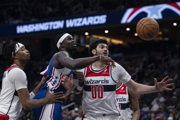 Philadelphia 76ers vs Washington Wizards - NBA, Basketball Herren, USA WASHINGTON DC, UNITED STATES - APRIL 1 : Tristan Vukcevic (00) of Washington Wizards in action against Adem Bona (30) of Philadelphia 76ers during the NBA basketball game between Philadelphia 76ers and Washington Wizards at the Capital One Arena on April 1, 2026 in Washington DC, United States. Celal Gunes Anadolu Washington United States. Editorial use only. Please get in touch for any other usage.  Copyright: x2026xAnadoluxCelalxGunesx