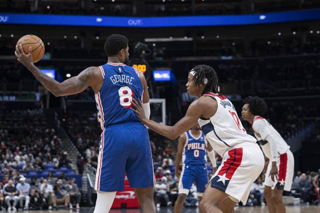 Philadelphia 76ers vs Washington Wizards - NBA, Basketball Herren, USA WASHINGTON DC, UNITED STATES - APRIL 1 : Tre Johnson (12) of Washington Wizards in action against Paul George (8) of Philadelphia 76ers during the NBA basketball game between Philadelphia 76ers and Washington Wizards at the Capital One Arena on April 1, 2026 in Washington DC, United States. Celal Gunes Anadolu Washington United States. Editorial use only. Please get in touch for any other usage.  Copyright: x2026xAnadoluxCelalxGunesx
