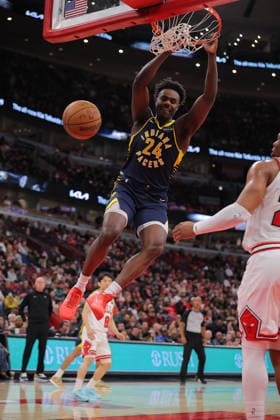 CHICAGO, IL - APRIL 01: Kobe Brown 24 of the Indiana Pacers slam dunks during the second half against the Chicago Bulls on April 1, 2026 at the United Center in Chicago, Illinois. (Photo by Melissa Tamez Icon Sportswire) NBA, Basketball Herren, USA APR 01 Indiana Pacers at Chicago Bulls EDITORIAL USE ONLY Icon260401043