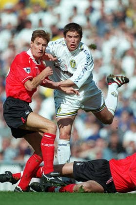 Leeds United V Nottingham Forest, Premier League Harry Kewell of Leeds United and Richard Gough of Nottingham Forest challenge during the Premier League match between Leeds United and Nottingham Forest at Elland Road on April 3, 1999 in Leeds, England. Leeds Elland Road England United Kingdom Copyright: xAllstarxPicturexLibraryxLtdx