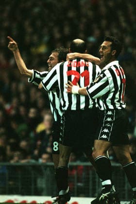Manchester United, ManU V Juventus, Champions League Semi Final Antonio Conte of Juventus, Zinedine Zidane of Juventus and Angelo Di Livio of Juventus celebrate during the Champions League Semi Final match between Manchester United and Juventus at Old Trafford on April 7, 1999 in Manchester, England. Manchester Old Trafford England United Kingdom Copyright: xAllstarxPicturexLibraryxLtdx