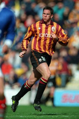 Bradford City V Portsmouth, League Division One Lee Mills of Bradford City running during the League Division One match between Bradford City and Portsmouth at Valley Parade on April 10, 1999 in Bradford, England. Bradford Valley Parade England United Kingdom Copyright: xAllstarxPicturexLibraryxLtdx
