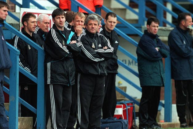 Chesterfield V Fulham, League Division Two Paul Bracewell Assistant Manager of Fulham and Kevin Keegan Fulham manager and coaching staff on team bench during the League Division Two match between Chesterfield and Fulham at Saltergate on April 17, 1999 in Chesterfield, England. Chesterfield Saltergate England United Kingdom Copyright: xAllstarxPicturexLibraryxLtdx