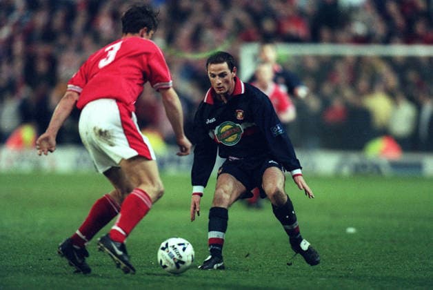 Barnsley V Sunderland, League Division One Allan Johnston of Sunderland and Arjan De Zeeuw of Barnsley challenge during the League Division One match between Barnsley and Sunderland at Oakwell on April 16, 1999 in Barnsley, England. Barnsley Oakwell England United Kingdom Copyright: xAllstarxPicturexLibraryxLtdx