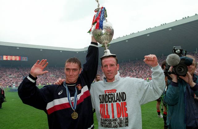Sunderland V Birmingham City, League Division One Lee Clark of Sunderland and Kevin Ball of Sunderland celebrate with Trophy after winning the 1998-99 Nationwide Division One Championship Title after the League Division One match between Sunderland and Birmingham City at Stadium Of Light on May 9, 1999 in Sunderland, England. Sunderland Stadium Of Light England United Kingdom Copyright: xAllstarxPicturexLibraryxLtdx