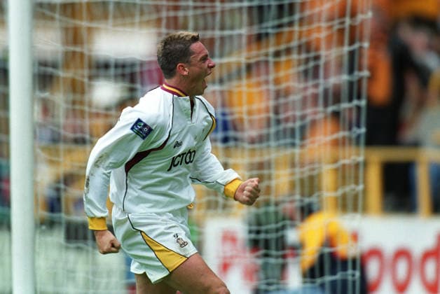 Wolverhampton Wanderers V Bradford City, League Division One Lee Mills of Bradford City celebrates 1st goal during the League Division One match between Wolverhampton Wanderers and Bradford City at Molineux Stadium on May 9, 1999 in Wolvehampton, England. Wolvehampton Molineux Stadium England United Kingdom Copyright: xAllstarxPicturexLibraryxLtdx