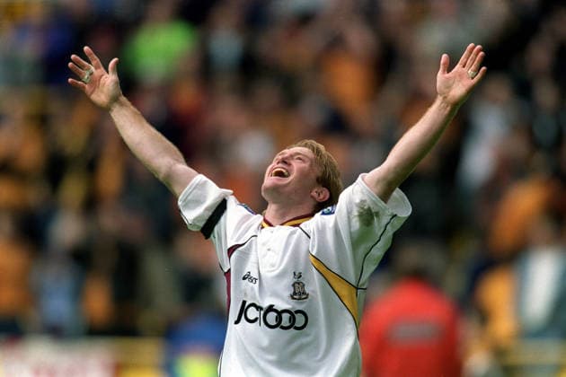 Wolverhampton Wanderers V Bradford City, League Division One Stuart Mccall of Bradford City celebrates after promosion to the Premier League after the League Division One match between Wolverhampton Wanderers and Bradford City at Molineux Stadium on May 9, 1999 in Wolvehampton, England. Wolvehampton Molineux Stadium England United Kingdom Copyright: xAllstarxPicturexLibraryxLtdx