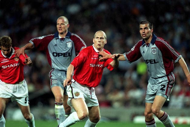 Manchester United, ManU V Bayern Munich, 1999 UEFA Champions League Final Jaap Stam of Manchester United and Markus Babbel of Bayern Munich challenge during the 1999 UEFA Champions League Final match between Manchester United and Bayern Munich at Nou Camp on May 26, 1999 in Barcelona, Spain. Barcelona Nou Camp Spain Spain Copyright: xAllstarxPicturexLibraryxLtdx
