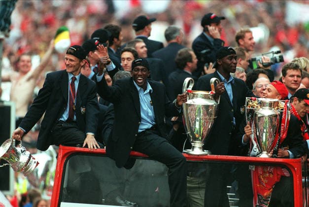 Manchester United, ManU Treble Winning Victory Parade, European Champions League Cup, Premier League Trophy, FA Cup Manchester United players of Teddy Sheringham, Dwight Yorke and Andy Cole celebrate on Home Coming parade bus After Winning The Treble during the Treble Winning Victory Parade at Deansgate on May 30, 1999 in Manchester, England. Manchester Deansgate England United Kingdom Copyright: xAllstarxPicturexLibraryxLtdx