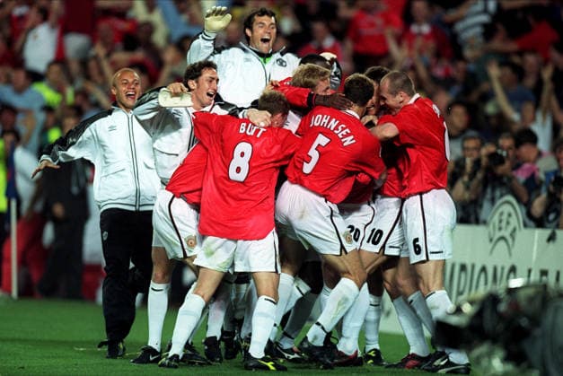 Manchester United, ManU V Bayern Munich, 1999 UEFA Champions League Final Wes Brown, Johnathan Greening, Nicky Butt, David May, Ronny Johnsen, Ole Gunnar Solskjaer and Jaap Stam, of Manchester United Celebrate Winning goal during the 1999 UEFA Champions League Final match between Manchester United and Bayern Munich at Nou Camp on May 26, 1999 in Barcelona, Spain. Barcelona Nou Camp Spain Spain Copyright: xAllstarxPicturexLibraryxLtdx