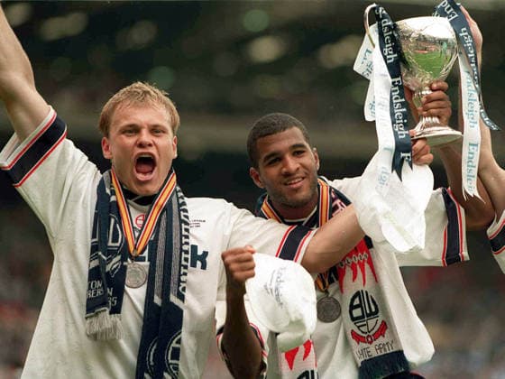 Bolton Wanderers V Reading, Division One Play Off Final Fabian De Freitas of Bolton Wanderers and Mixu Paatelainen of Bolton Wanderers celebrate with trophy after the Division One Play Off Final match between Bolton Wanderers and Reading at Wembley Stadium on May 29, 1995 in London, England. London Wembley Stadium England United Kingdom Copyright: xAllstarxPicturexLibraryxLtdx