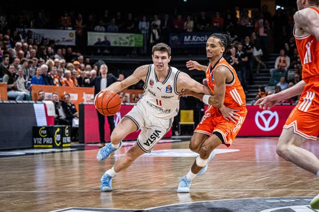 1. Basketball Bundesliga, easyCredit BBL, Saison 2025 2026, Herren, Hauptrunde, 27. Spieltag, 02.04.2026, RASTA Vechta - BMA365 Bamberg Baskets Richard Balint ( 11 - BMA365 Bamberg Baskets) in Aktion Vechta RASTA Dome Niedersachsen Deutschland