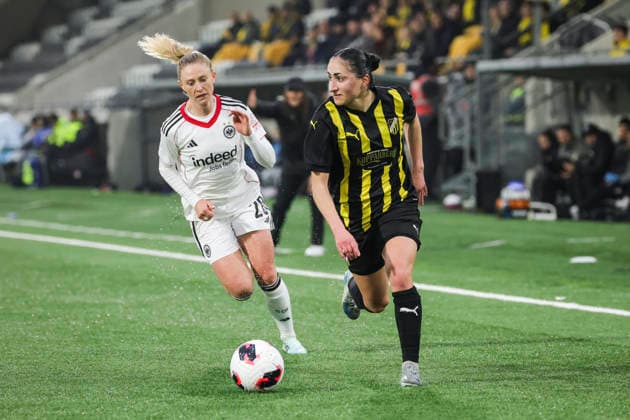 GOTHENBURG, SWEDEN 20260402 Eintracht Frankfurt s Rebecka Blomqvist (left) and Hacken s Nesrin Akgun in action during the UEFA Women s Europa Cup 2nd leg semi-final soccer match between BK Häcken and Eintracht Frankfurt at Hisingen Arena in Gothenburg, Sweden, on April 2, 2026. GÖTEBORG SWEDEN x9200x