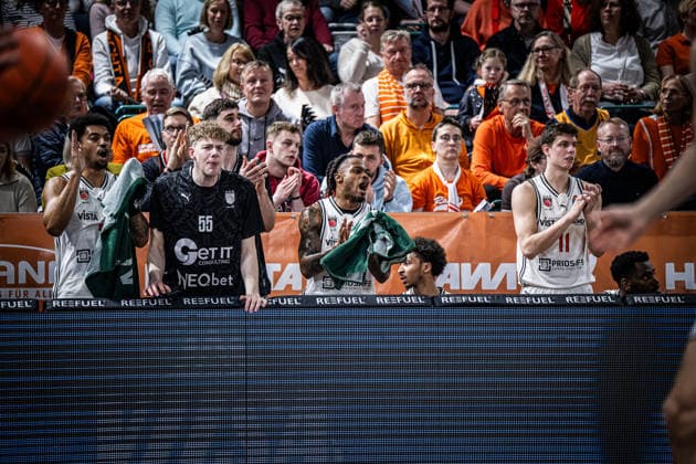 1. Basketball Bundesliga, easyCredit BBL, Saison 2025 2026, Herren, Hauptrunde, 27. Spieltag, 02.04.2026, RASTA Vechta - BMA365 Bamberg Baskets Das Team der BMA365 Bamberg Baskets während der Partie Vechta RASTA Dome Niedersachsen Deutschland