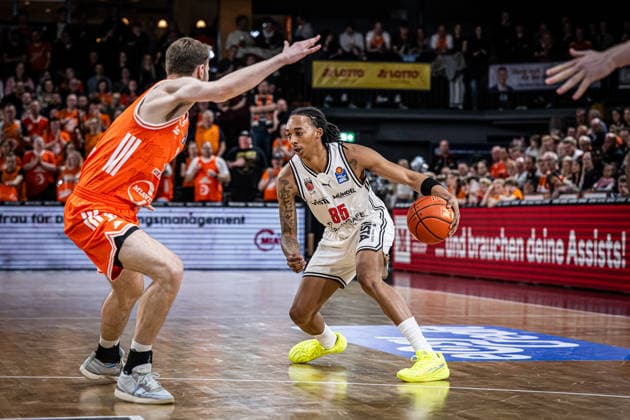 1. Basketball Bundesliga, easyCredit BBL, Saison 2025 2026, Herren, Hauptrunde, 27. Spieltag, 02.04.2026, RASTA Vechta - BMA365 Bamberg Baskets Austin Crowley ( 85 - BMA365 Bamberg Baskets) in Aktion Vechta RASTA Dome Niedersachsen Deutschland