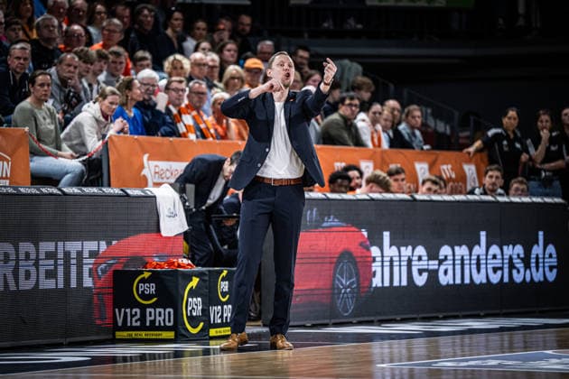1. Basketball Bundesliga, easyCredit BBL, Saison 2025 2026, Herren, Hauptrunde, 27. Spieltag, 02.04.2026, RASTA Vechta - BMA365 Bamberg Baskets Christian Held (Head-Coach - RASTA Vechta) während der Partie Vechta RASTA Dome Niedersachsen Deutschland