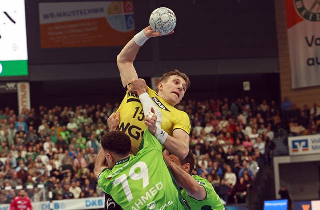 02.04.2026, xovx, Handball Daikin Handball Bundesliga, HSG Wetzlar - TVB Stuttgart v.l. Ahmet Nafea (HSG Wetzlar), Simone Mengon (TVB Stuttgart), Jona Schoch (HSG Wetzlar) Wetzlar Buderus-Arena Hessen Deutschland (DE)