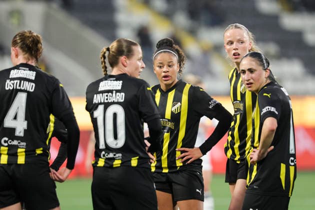 GÖTEBORG, SVERIGE 20260402 Häckens Anna Anvegard och Felicia Schröder med flera deppar under ett speluppehall under torsdagens semifinal i Europa Cup mellan BK Häcken och Eintracht Frankfurt pa Nordic Wellness arena (Hisingen Arena). GÖTEBORG SVERIGE x9200x